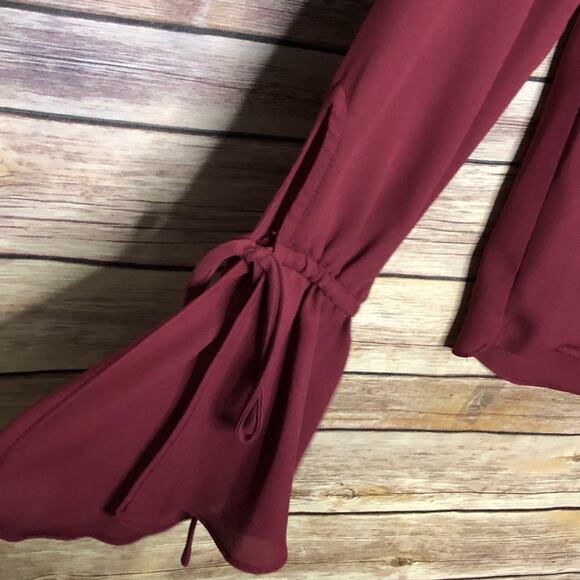 Trouve Surplice Tie Sleeve Top - Picture 8 of 10